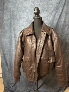 VINTAGE Men's Brown Leather Bomber Jacket - Classic Style